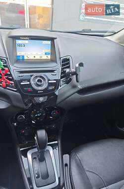 Седан Ford Fiesta 2015 в 