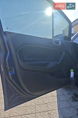 Седан Ford Fiesta 2015 в 
