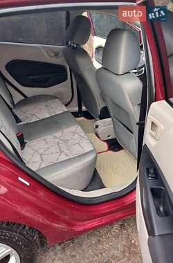 Хэтчбек Ford Fiesta 2013 в 