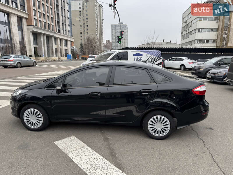 Седан Ford Fiesta 2016 в Киеве