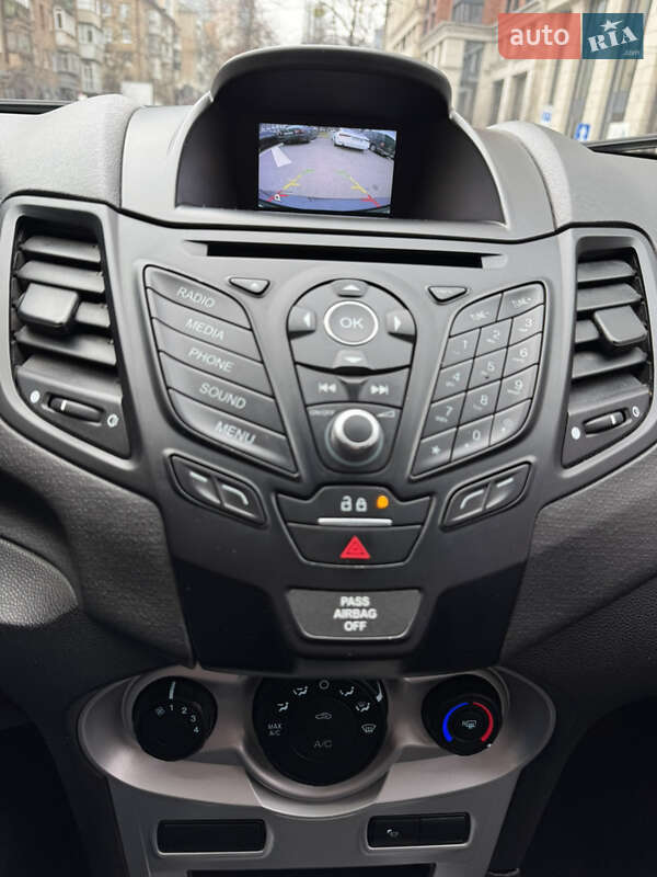 Седан Ford Fiesta 2016 в Киеве