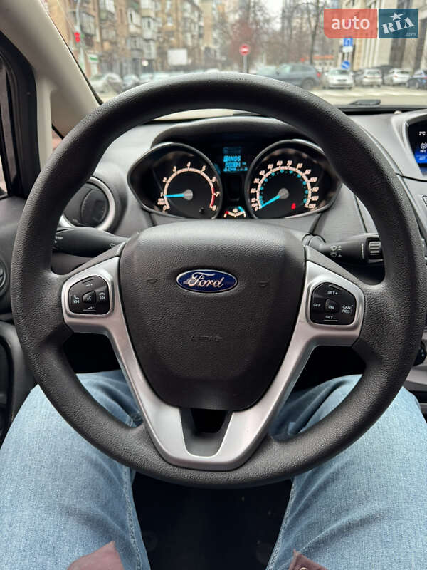 Седан Ford Fiesta 2016 в Киеве