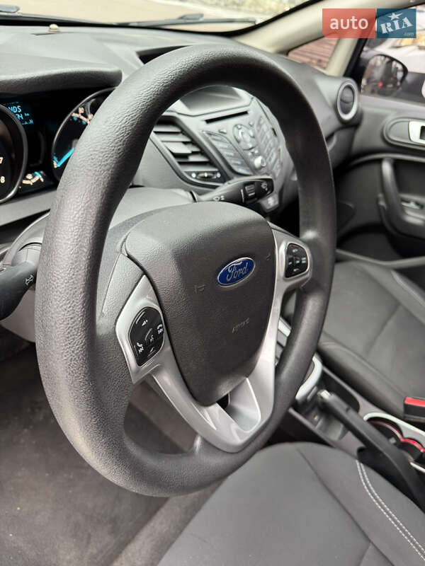 Седан Ford Fiesta 2016 в Киеве