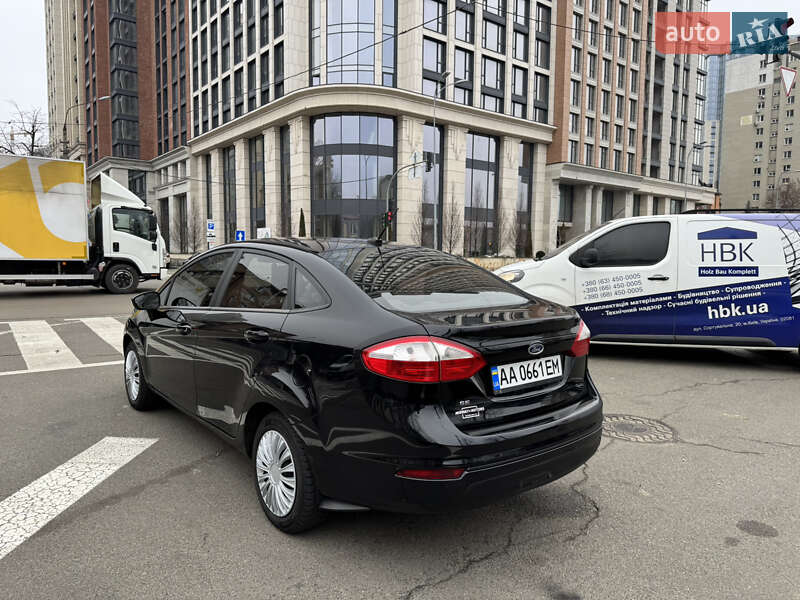 Седан Ford Fiesta 2016 в Киеве