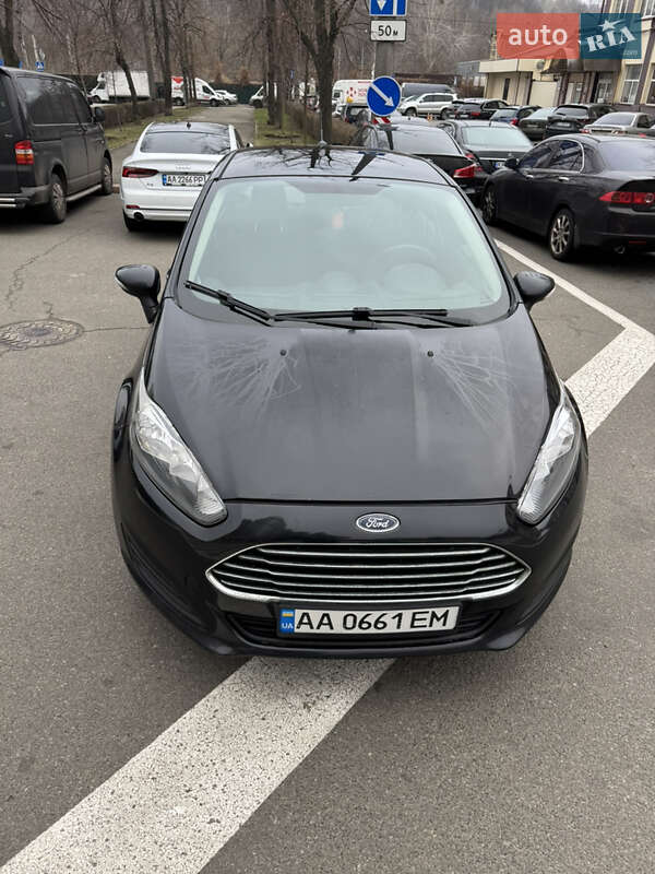 Седан Ford Fiesta 2016 в Киеве