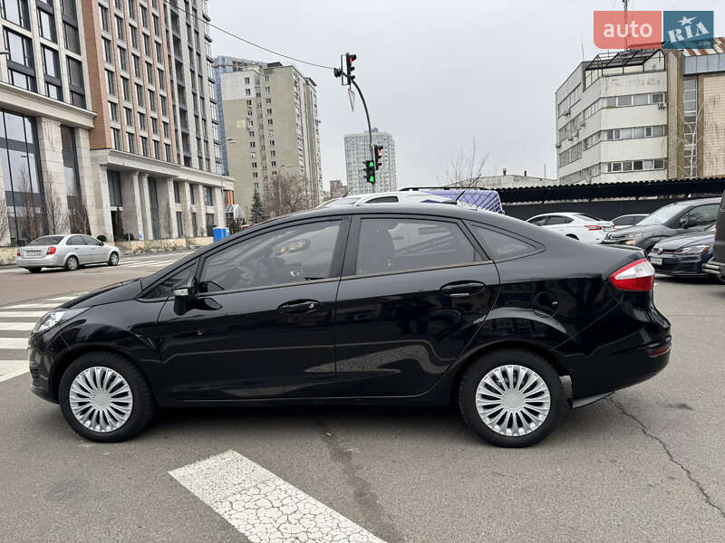Седан Ford Fiesta 2016 в Киеве