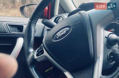 Хэтчбек Ford Fiesta 2012 в 