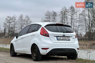Хетчбек Ford Fiesta 2011 в 