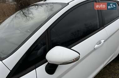 Хетчбек Ford Fiesta 2011 в 