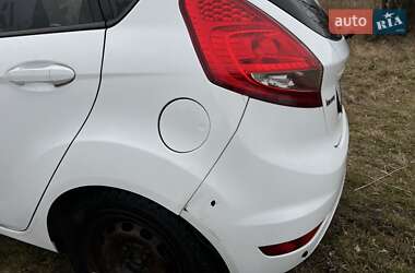 Хетчбек Ford Fiesta 2011 в 