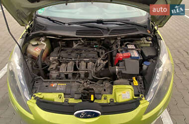 Хэтчбек Ford Fiesta 2009 в 