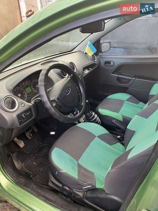 Хэтчбек Ford Fiesta 2006 в Одессе