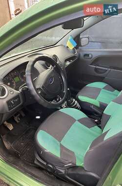 Хэтчбек Ford Fiesta 2006 в 