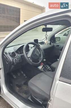 Хетчбек Ford Fiesta 2004 в 