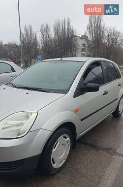 Хетчбек Ford Fiesta 2004 в 