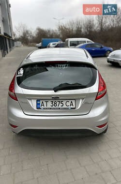Седан Ford Fiesta 2011 в 