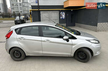 Седан Ford Fiesta 2011 в 