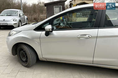 Седан Ford Fiesta 2011 в 