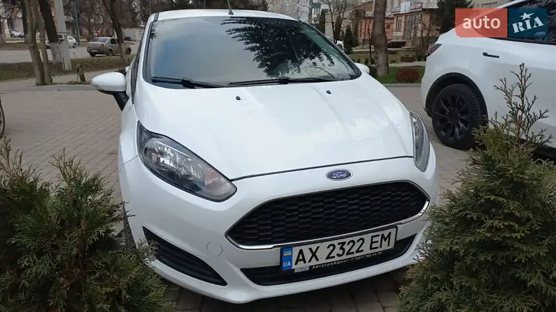 Хетчбек Ford Fiesta 2016 в 