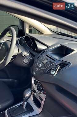 Седан Ford Fiesta 2015 в 