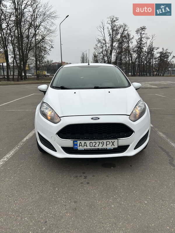 Хэтчбек Ford Fiesta 2017 в Киеве