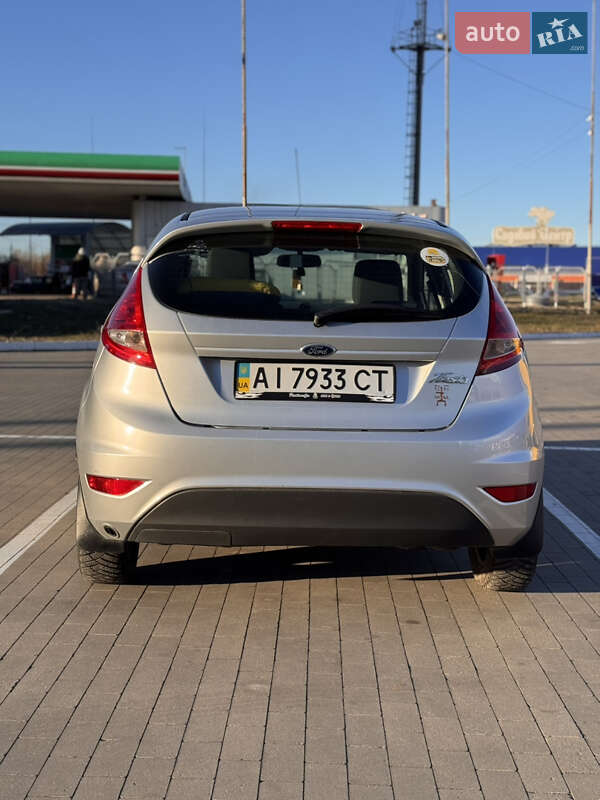 Хетчбек Ford Fiesta 2011 в Сумах