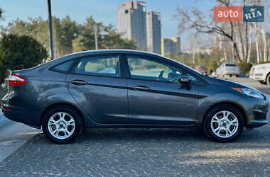 Седан Ford Fiesta 2015 в Днепре