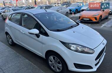 Хетчбек Ford Fiesta 2016 в Києві