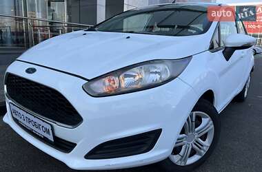 Хэтчбек Ford Fiesta 2016 в Киеве