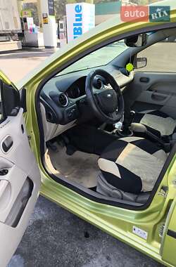 Хэтчбек Ford Fiesta 2005 в 