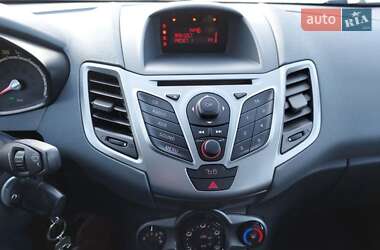 Хэтчбек Ford Fiesta 2010 в 