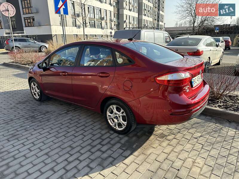 Седан Ford Fiesta 2015 в Львові