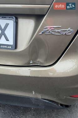 Хетчбек Ford Fiesta 2013 в 