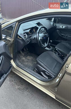 Хетчбек Ford Fiesta 2013 в 