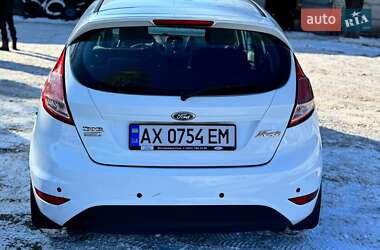 Хэтчбек Ford Fiesta 2016 в 