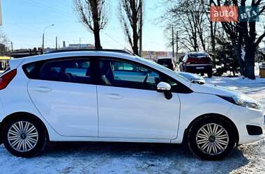 Хэтчбек Ford Fiesta 2016 в 