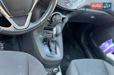 Хэтчбек Ford Fiesta 2016 в 