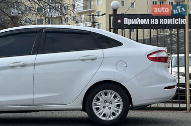 Седан Ford Fiesta 2014 в 