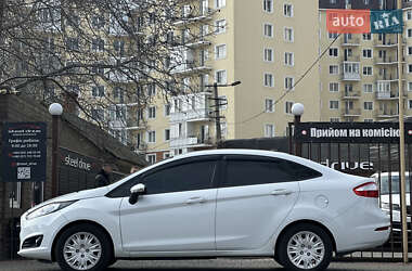 Седан Ford Fiesta 2014 в 