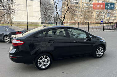 Седан Ford Fiesta 2015 в Киеве