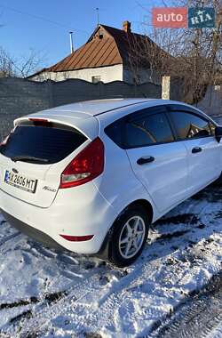 Хэтчбек Ford Fiesta 2012 в 