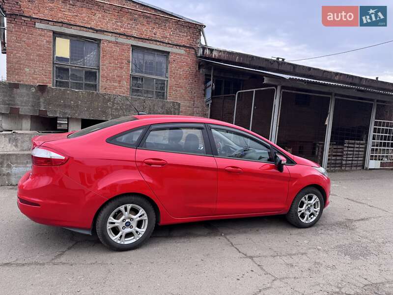 Седан Ford Fiesta 2015 в Полтаве