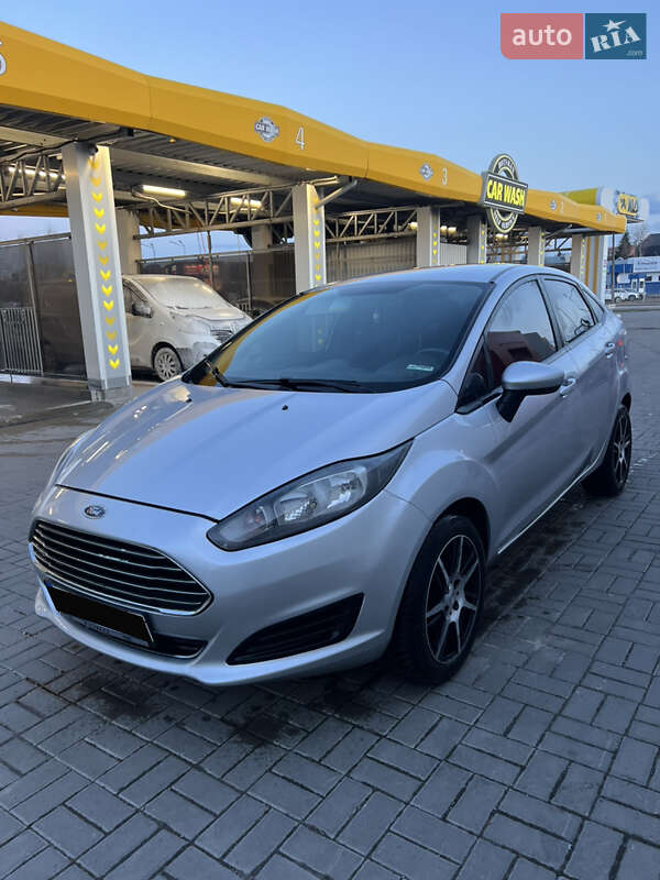Седан Ford Fiesta 2017 в Киеве