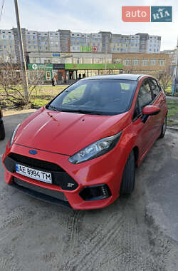 Хэтчбек Ford Fiesta 2015 в Киеве