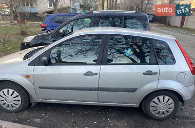 Хэтчбек Ford Fiesta 2006 в Ирпене