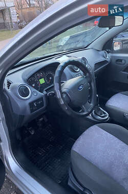 Хэтчбек Ford Fiesta 2006 в Ирпене