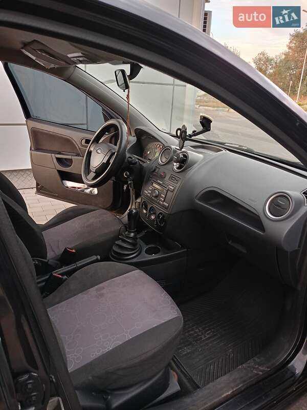 Хэтчбек Ford Fiesta 2008 в Макарове
