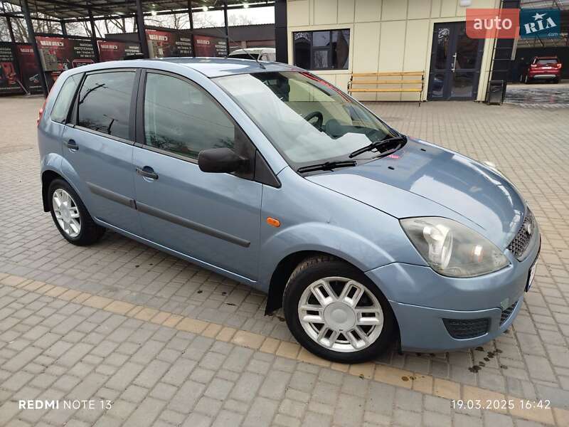 Хетчбек Ford Fiesta 2006 в 