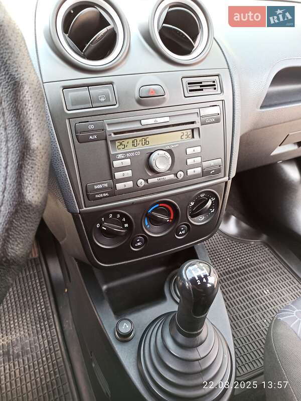 Хетчбек Ford Fiesta 2006 в Рівному