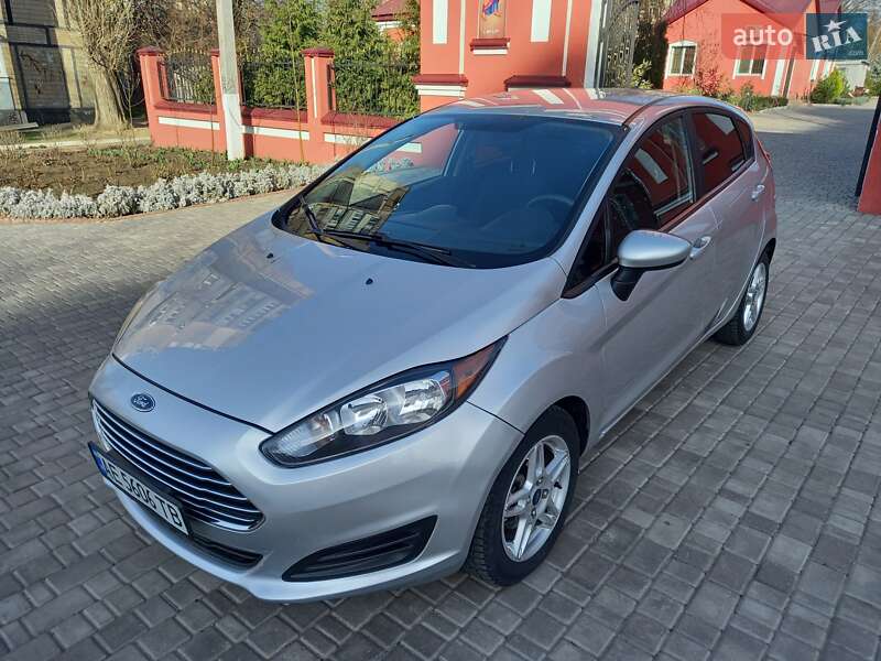 Хэтчбек Ford Fiesta 2018 в 
